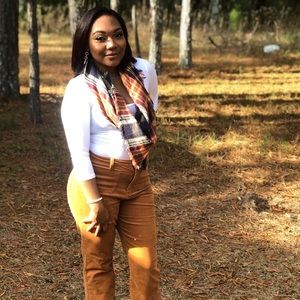 Meet your Posher, Lena